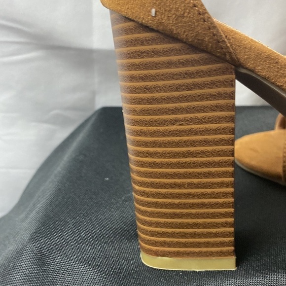 BAMBOO WO SIZE 10 CARAMEL BROWN SUEDE LIKE 4” HEELED ANKLE STRAP SANDAL … - Picture 3 of 16
